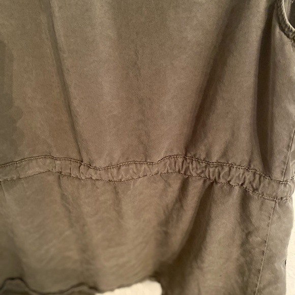 Olive green vest size small - Picture 6 of 9